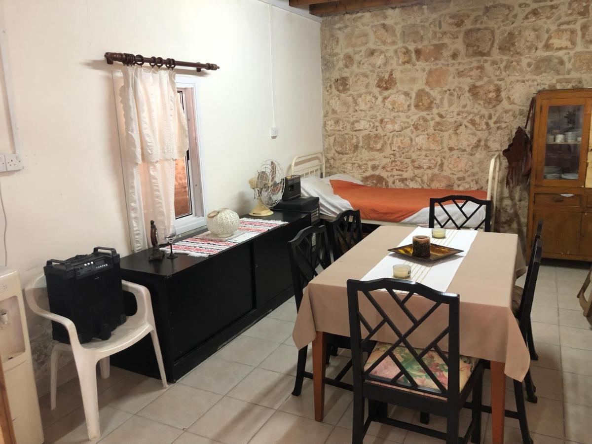 Friendly Villagehouse Paphos ภายนอก รูปภาพ