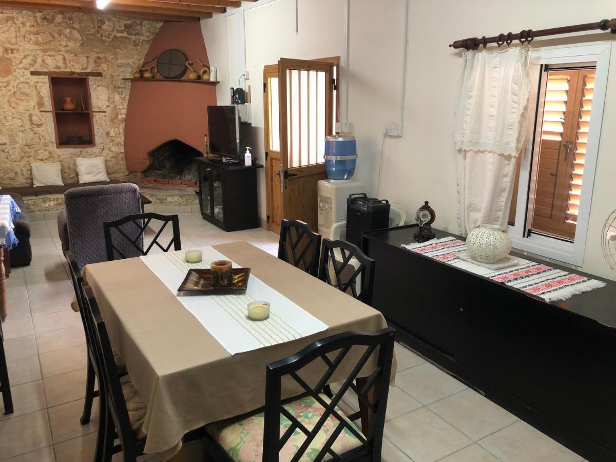 Friendly Villagehouse Paphos ภายนอก รูปภาพ